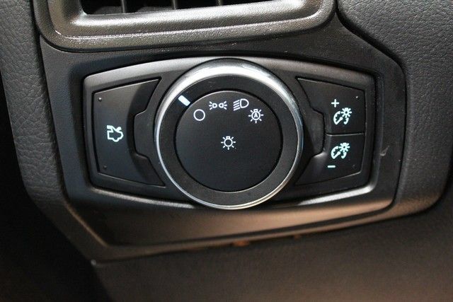Used 2016 Ford Focus SE w/ SE Winter Package FWD image 20