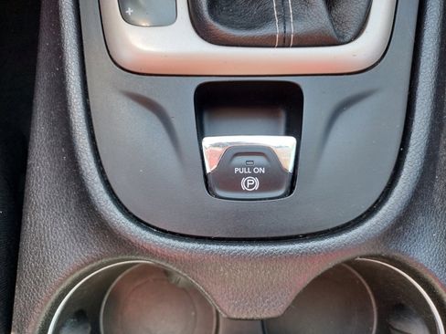 Used 2017 Jeep Cherokee Latitude w/ Cold Weather Group image 27