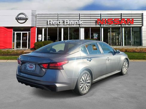 Used 2023 Nissan Altima 2.5 SV FWD image 6