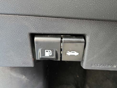 Used 2025 Nissan Versa SR FWD image 24