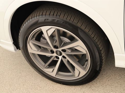 New 2025 Audi Q3 2.0T Premium image 30