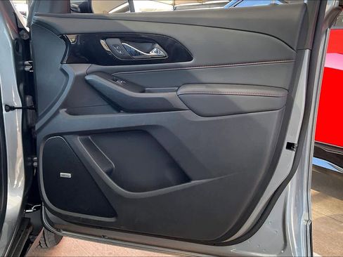 Used 2023 Chevrolet Traverse RS image 22