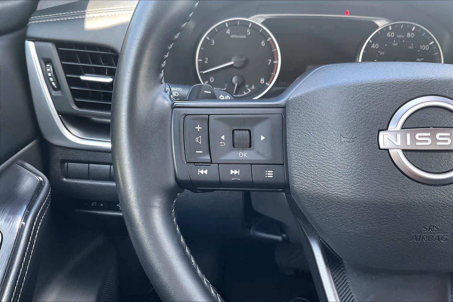 Used 2025 Nissan Rogue SV FWD image 23