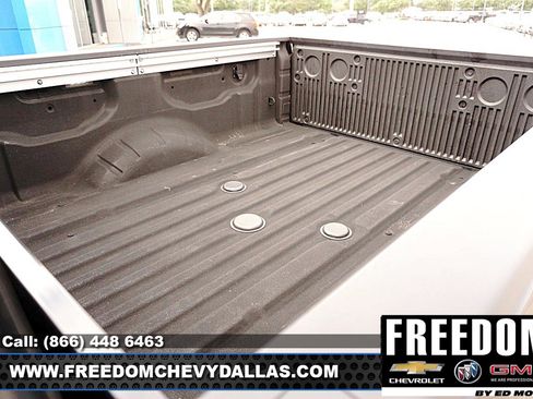 Used 2024 Nissan Titan SV w/ SV Convenience Package image 45