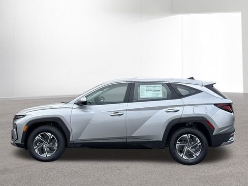 New 2026 Hyundai Tucson Blue SE image 14