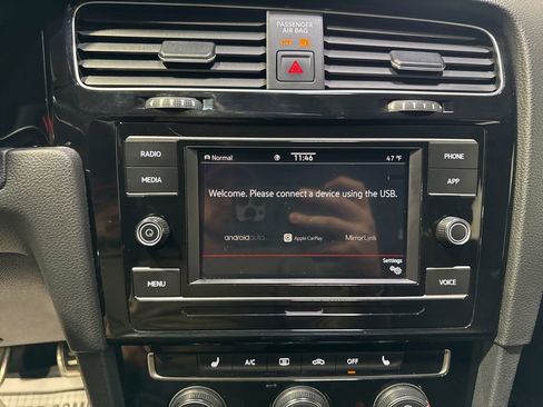 Used 2021 Volkswagen Golf 4-Door image 18