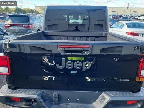 Used 2025 Jeep Gladiator Sport image 19
