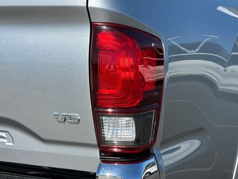 Used 2022 Toyota Tacoma TRD Off-Road image 24