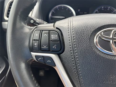 Used 2019 Toyota Highlander Limited image 19