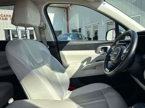 Used 2022 Kia Sorento S image 11
