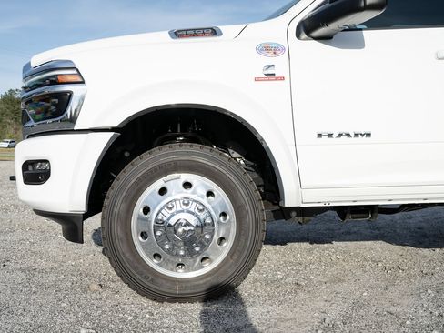 New 2026 RAM 4500 4x4 Crew Cab DRW w/ Laramie Trim Package image 4