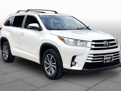 Used 2018 Toyota Highlander XLE image 3