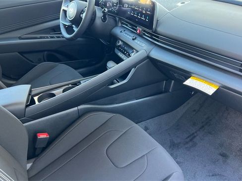 New 2025 Hyundai Elantra SEL image 15
