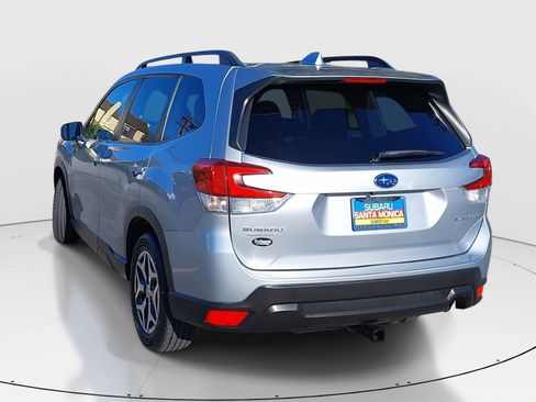 Used 2020 Subaru Forester Premium image 5