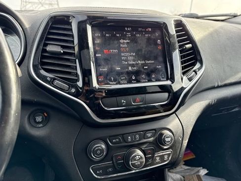 Used 2019 Jeep Cherokee Limited image 24