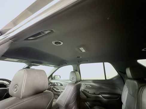 Used 2023 Chevrolet Traverse RS FWD image 13