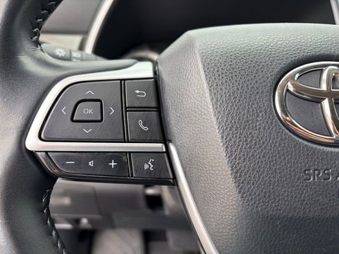 Used 2023 Toyota Highlander XLE AWD/4WD image 29