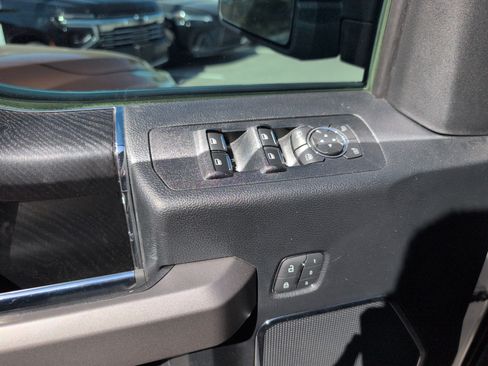 Used 2019 Ford F150 Platinum w/ Equipment Group 701A Luxury AWD/4WD image 7