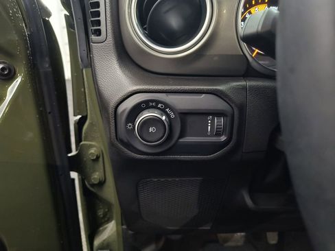 Used 2023 Jeep Wrangler Unlimited Sahara w/ Safety Group image 15