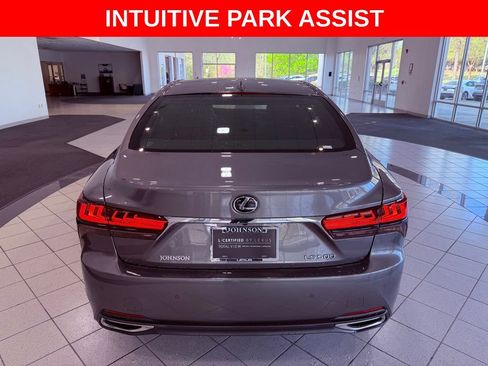 Used 2023 Lexus LS 500 w/ Accessory Package (Z2) image 7