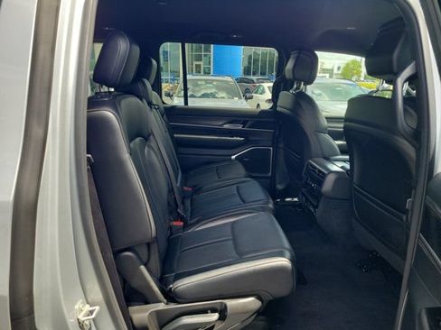 Used 2024 Jeep Wagoneer Series II w/ Flexible Seating Group RWD image 9