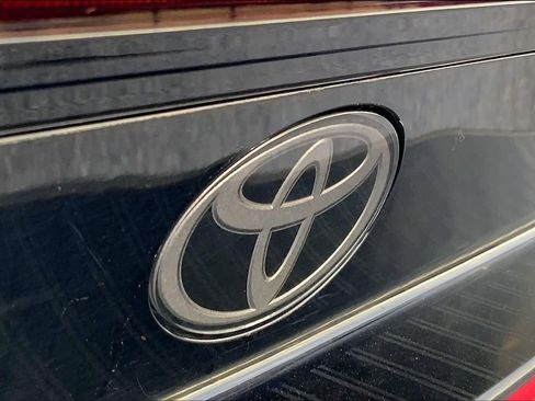 Used 2025 Toyota Prius LE FWD image 31