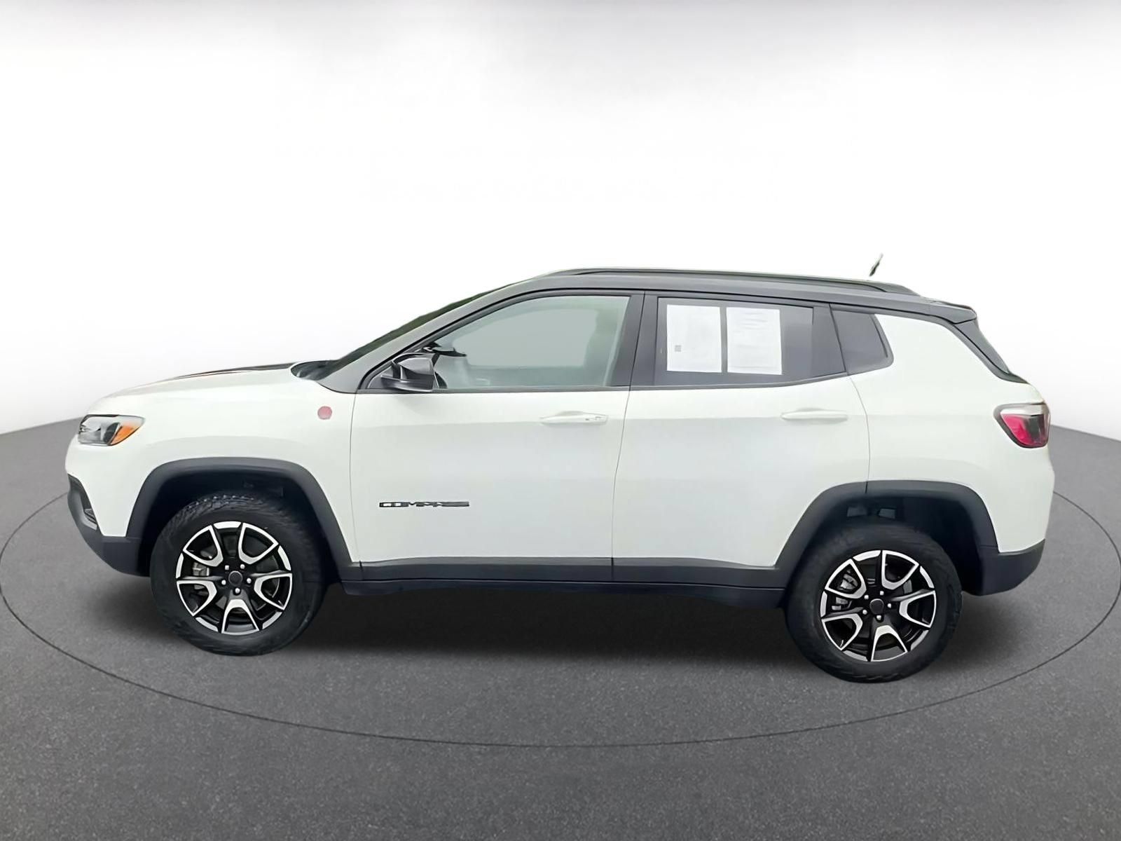 Used 2025 Jeep Compass Trailhawk AWD/4WD image 8