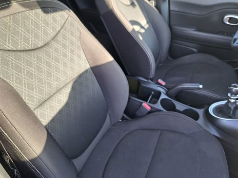 Used 2016 Kia Soul image 16
