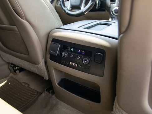 Used 2015 Chevrolet Suburban LT RWD image 30