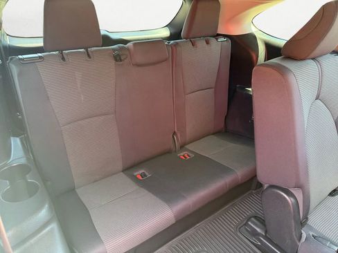 Used 2020 Toyota Highlander LE image 32