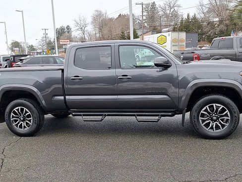 Used 2022 Toyota Tacoma TRD Sport image 4