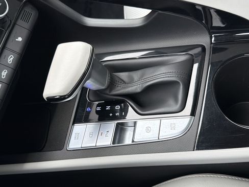 Certified 2024 Hyundai Elantra Limited FWD image 22