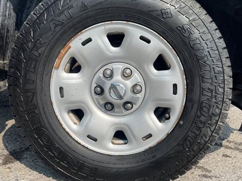 Used 2017 Nissan Titan SV image 19