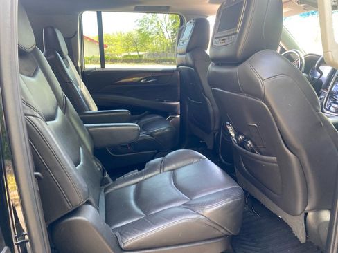 Used 2017 Cadillac Escalade ESV Luxury AWD/4WD image 28