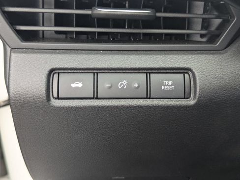 Used 2025 Nissan Altima 2.5 SV FWD image 23
