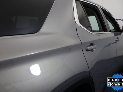 Used 2018 Chevrolet Traverse LT w/ LPO, Floor Liner Package FWD image 7