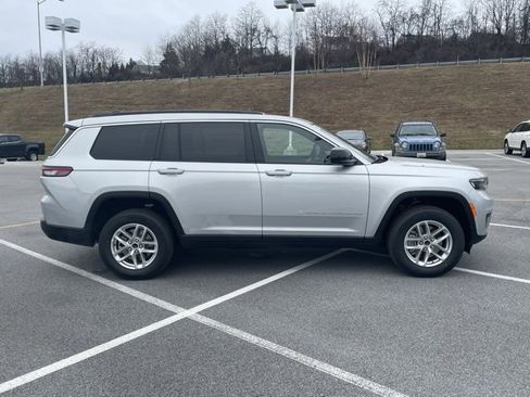 New 2025 Jeep Grand Cherokee L Laredo image 9