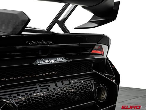 Used 2022 Lamborghini Huracan STO RWD image 24