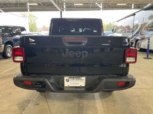 New 2025 Jeep Gladiator Sport image 8