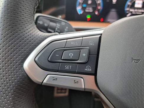 Used 2025 Volkswagen Tiguan SEL R-Line image 14