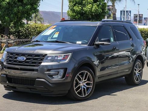 Used 2017 Ford Explorer Sport w/ Equipment Group 401A AWD/4WD image 2