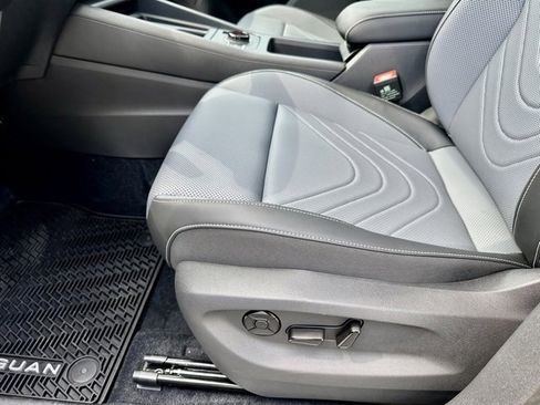 New 2025 Volkswagen Tiguan SE image 14