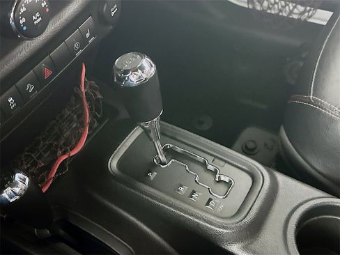 Used 2018 Jeep Wrangler Unlimited Rubicon image 16