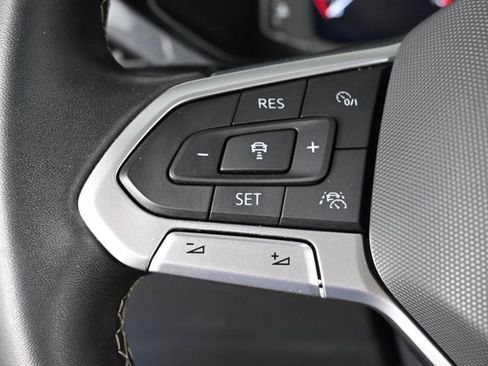 Certified 2022 Volkswagen Taos SEL w/ Panoramic Sunroof Package image 23