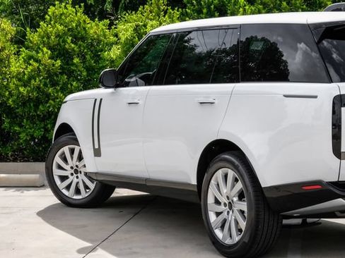 New 2026 Land Rover Range Rover Long Wheelbase SE AWD/4WD image 13