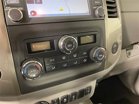 Used 2014 Nissan Frontier SL w/ SL Moonroof Package image 8