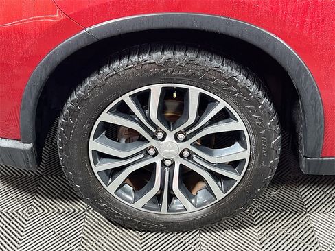 Used 2018 Mitsubishi Outlander SE image 27