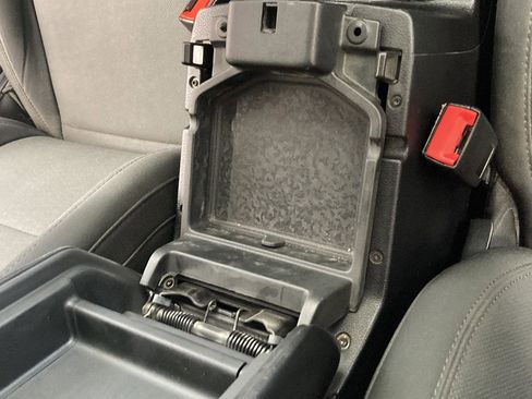 Used 2019 Jeep Wrangler Unlimited Sahara image 28