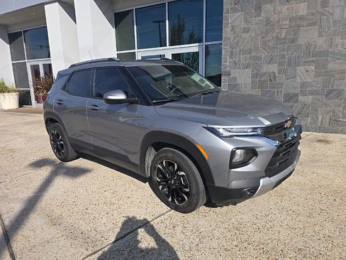 Used 2023 Chevrolet TrailBlazer LT image 2