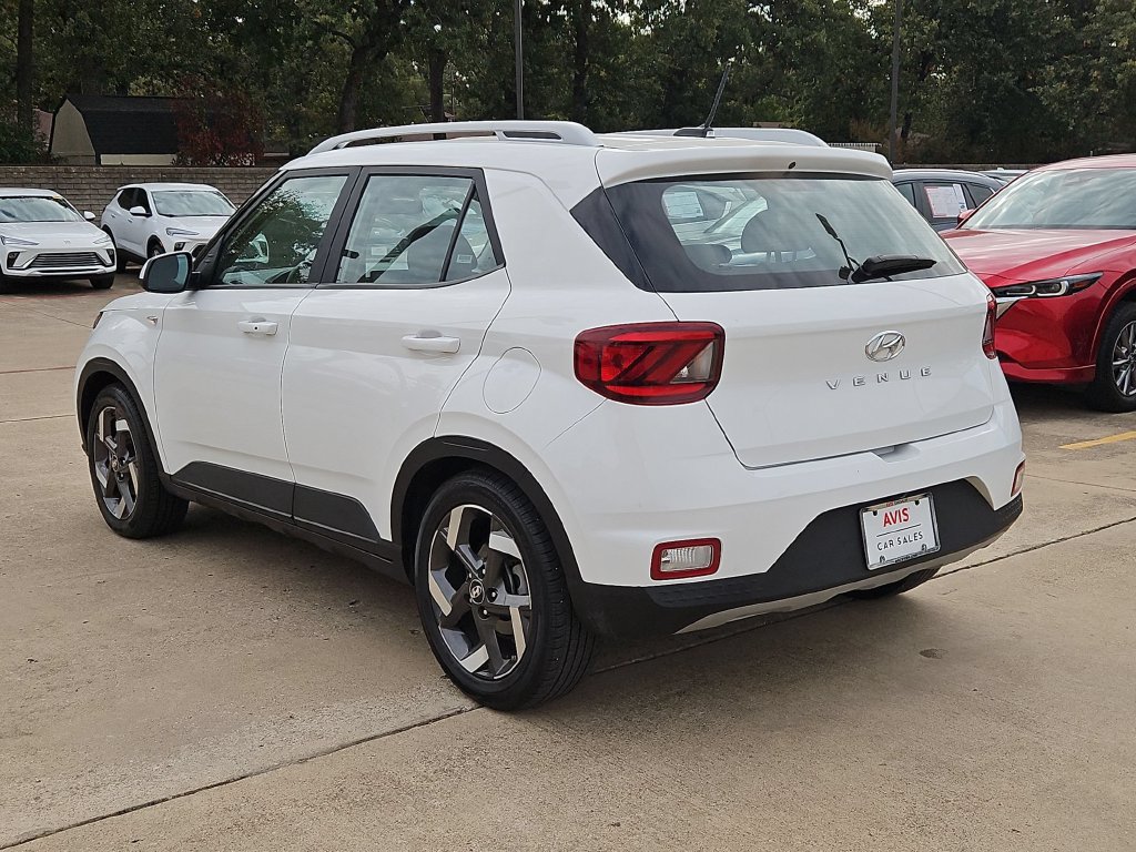 Used 2025 Hyundai Venue SEL FWD image 9